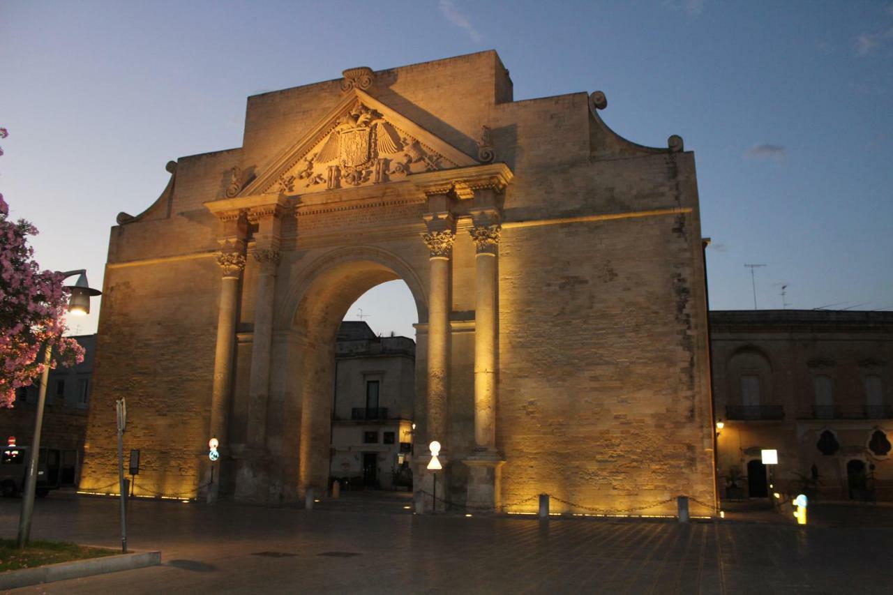 Porta Deuropa Acomodação com café da manhã Lecce Exterior foto
